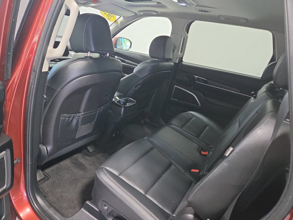 Used 2023 Kia Telluride AWD image 29