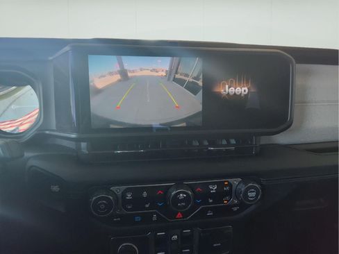 Used 2025 Jeep Wrangler Unlimited Sahara AWD/4WD image 14