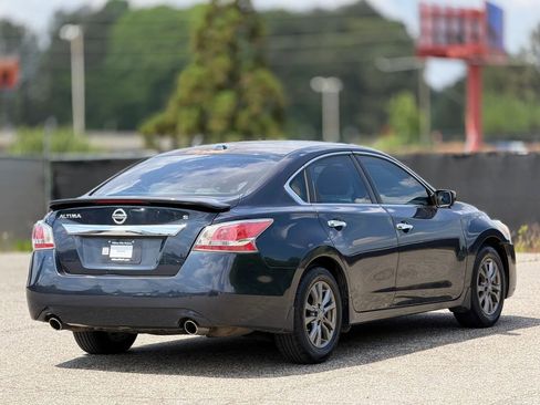 Used 2015 Nissan Altima 2.5 S w/ Sport Value Package FWD image 9