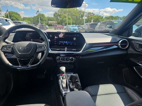 Used 2025 Chevrolet Trax RS w/ Driver Confidence Package FWD image 13
