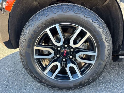 Used 2023 GMC Yukon XL AT4 image 8