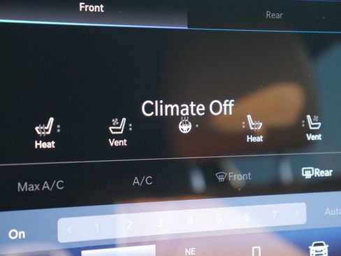 Used 2021 Chrysler Pacifica Pinnacle image 7