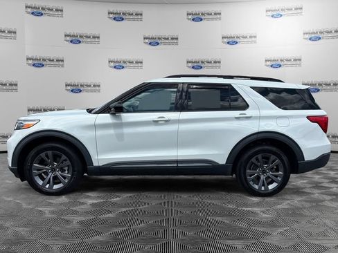 Used 2023 Ford Explorer XLT w/ Equipment Group 202A AWD/4WD image 2