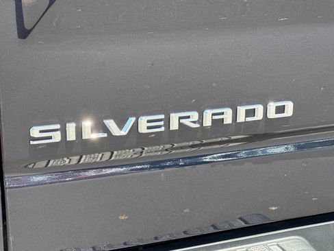 Used 2022 Chevrolet Silverado 1500 LTZ AWD/4WD image 32
