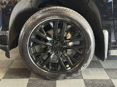 Used 2021 Chevrolet Silverado 1500 High Country w/ Technology Package image 32