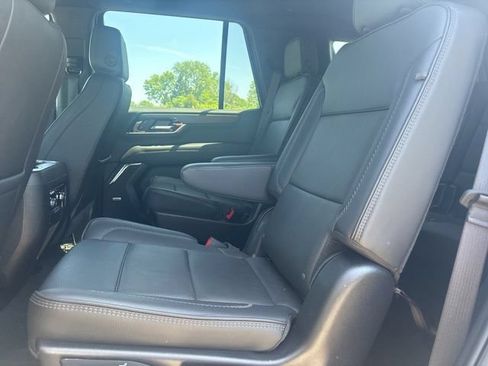 Used 2025 GMC Yukon Denali AWD/4WD image 6