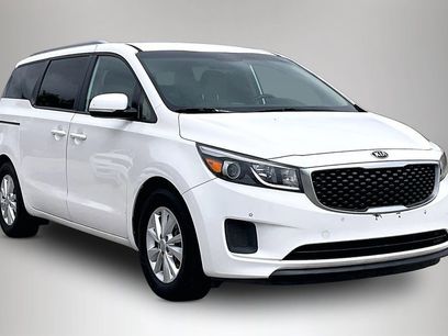 Used 2017 Kia Sedona LX w/ LX Essentials Premium Package