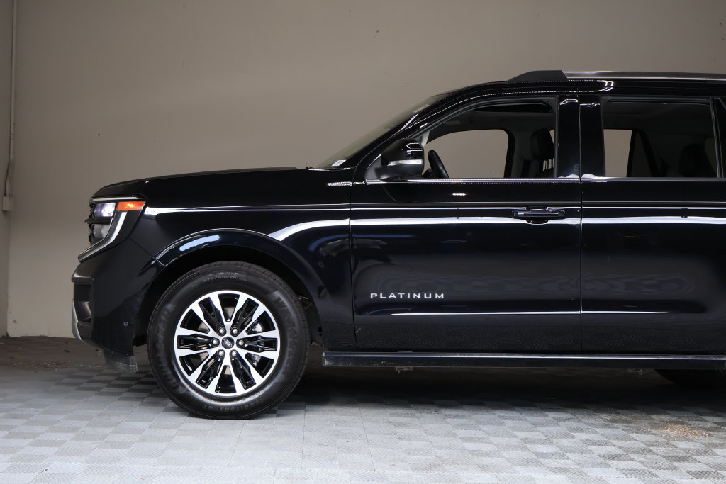 Used 2025 Ford Expedition Platinum AWD/4WD image 8