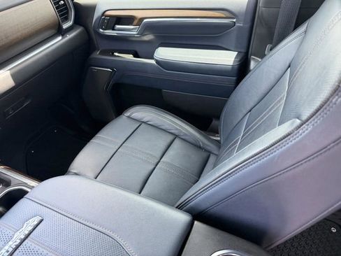 Used 2024 Chevrolet Silverado 2500 High Country w/ High Country Premium Package AWD/4WD image 18