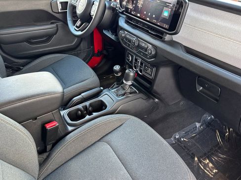 Used 2025 Jeep Wrangler Unlimited Sport AWD/4WD image 17