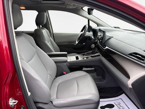 Used 2022 Toyota Sienna XLE FWD image 24