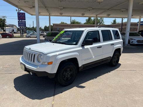 Used 2016 Jeep Patriot Sport FWD image 3