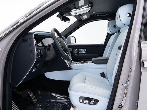 Certified 2025 Rolls-Royce Cullinan AWD/4WD image 16