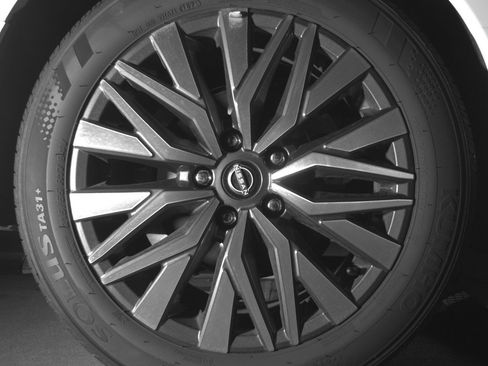 Used 2025 Nissan Altima 2.5 SV FWD image 15