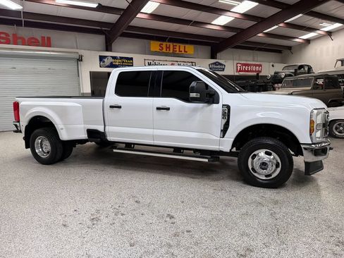 Used 2024 Ford F350 XLT AWD/4WD image 10