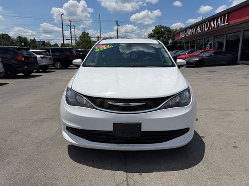 Used 2020 Chrysler Voyager Lxi FWD image 8