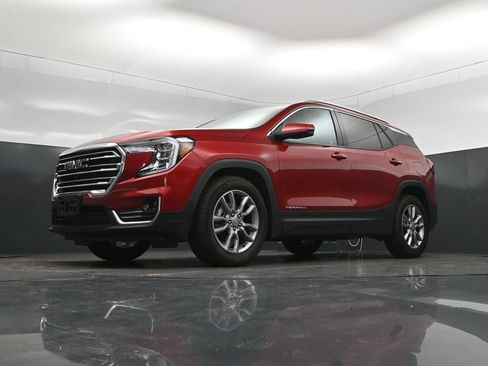 Used 2024 GMC Terrain SLT w/ Tech Package FWD image 39
