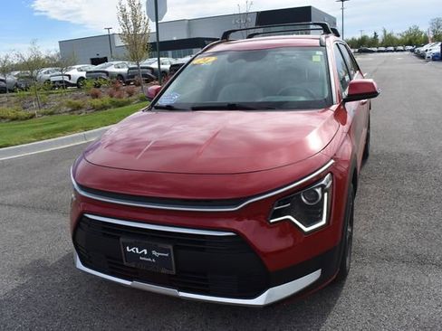 Used 2024 Kia Niro EX FWD image 7