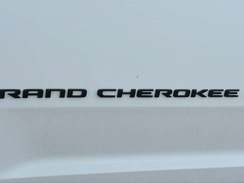 New 2025 Jeep Grand Cherokee L Altitude image 28