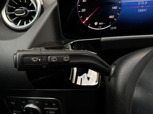 Used 2025 Mercedes-Benz GLA 250 image 42