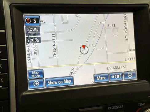 Used 2012 Toyota Camry XLE w/ Leather Pkg image 30