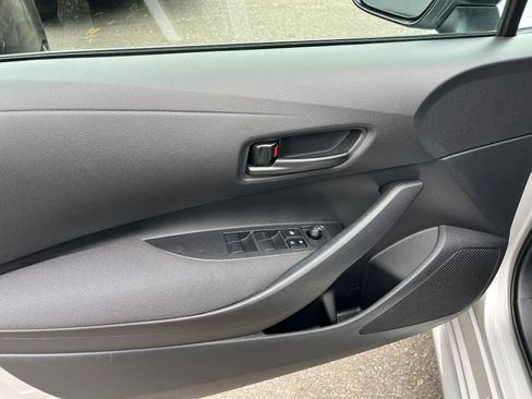 Used 2025 Toyota Corolla LE FWD image 15
