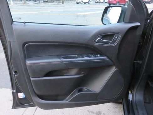 Used 2016 GMC Canyon SLE w/ All Terrain Package image 25