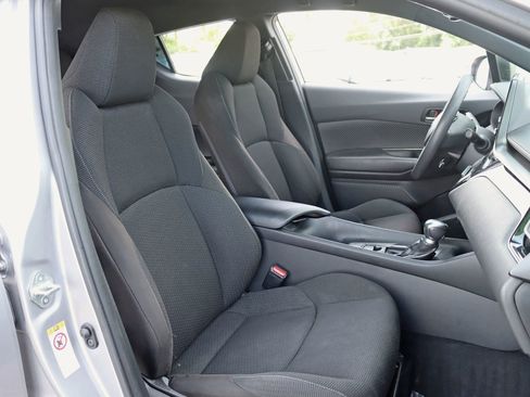 Used 2019 Toyota C-HR LE image 27