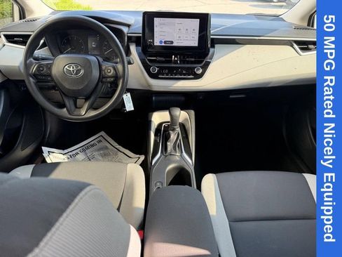 Used 2025 Toyota Corolla LE FWD image 13