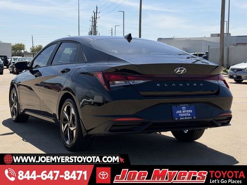 Used 2023 Hyundai Elantra SEL w/ Convenience Package image 7