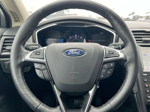Used 2019 Ford Fusion Energi Titanium FWD image 22