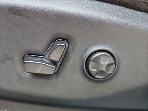 Used 2025 Chrysler Pacifica Select FWD image 8