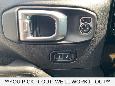 Used 2023 Jeep Gladiator Rubicon w/ LED Lighting Group AWD/4WD image 12