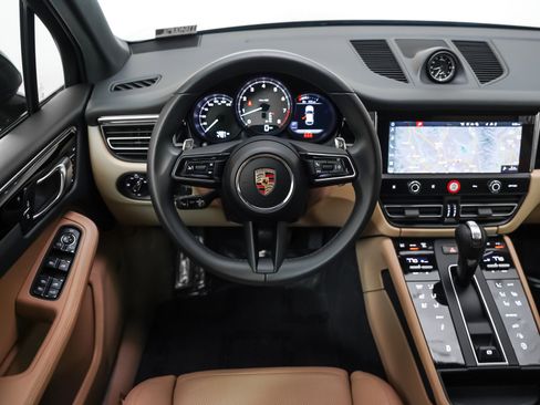 Certified 2025 Porsche Macan S image 16