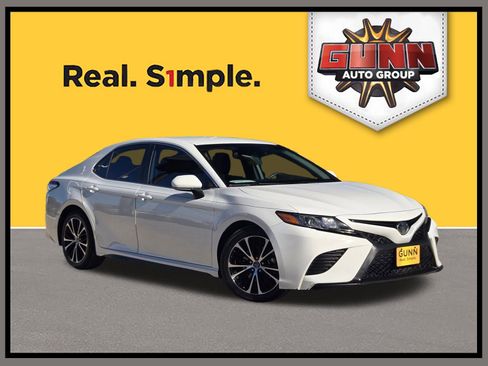 Used 2020 Toyota Camry SE image 1