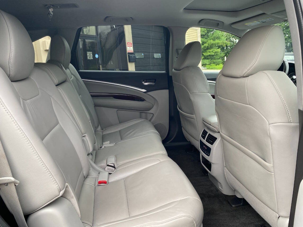 Used 2015 Acura MDX w/ Technology Package AWD/4WD image 30