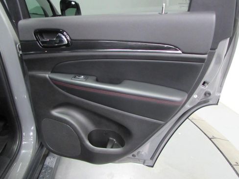 Used 2021 Jeep Grand Cherokee Trailhawk w/ Trailhawk Luxury Group AWD/4WD image 18