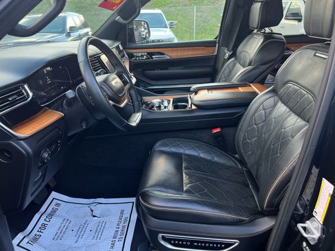 Used 2024 Jeep Grand Wagoneer L Series III image 12