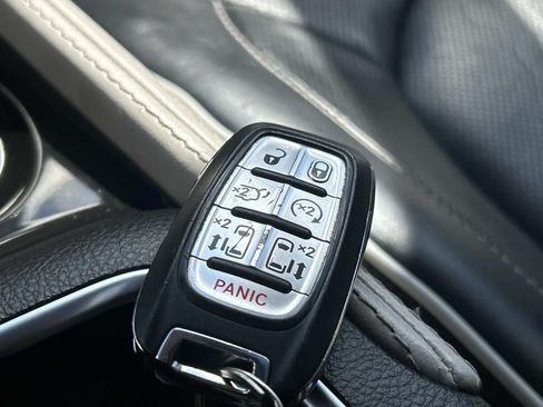 Used 2023 Chrysler Pacifica Limited FWD image 50