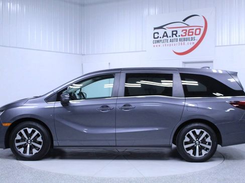 Used 2025 Honda Odyssey EX-L image 3