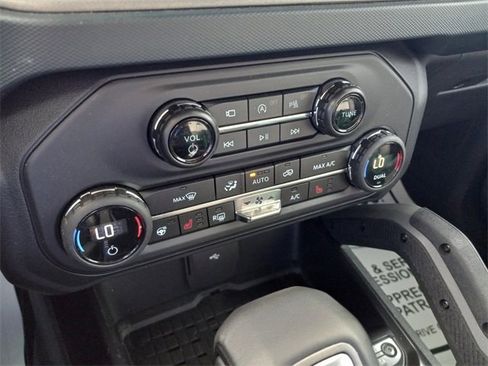 Used 2024 Ford Bronco Outer Banks image 20