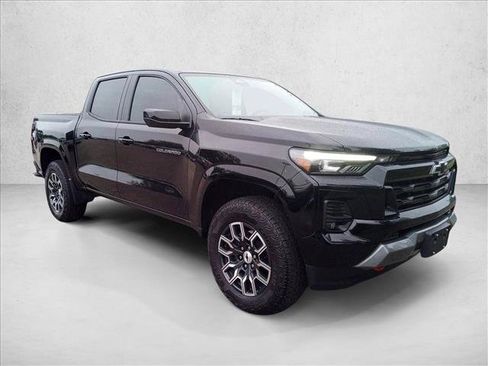 Used 2024 Chevrolet Colorado Z71 w/ Z71 Convenience Package 2 AWD/4WD image 3