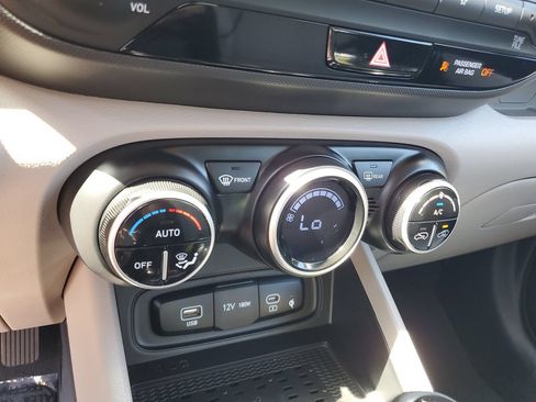 Used 2026 Hyundai Venue SEL FWD image 21
