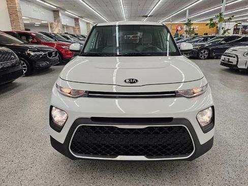 Used 2021 Kia Soul LX image 2