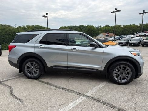 Used 2023 Ford Explorer XLT w/ Equipment Group 202A AWD/4WD image 8