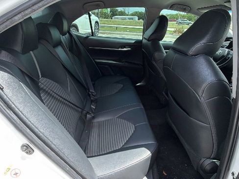 Certified 2018 Toyota Camry SE FWD image 38