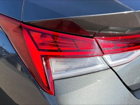 Used 2024 Hyundai Elantra Limited image 27