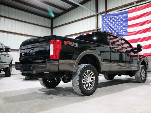 Used 2017 Ford F250 King Ranch w/ FX4 Off-Road Package AWD/4WD image 11