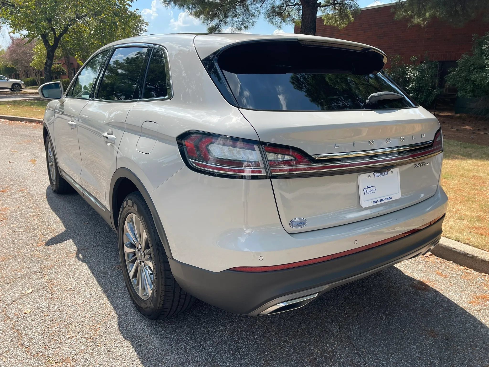 Used 2020 Lincoln Nautilus Reserve AWD/4WD image 3