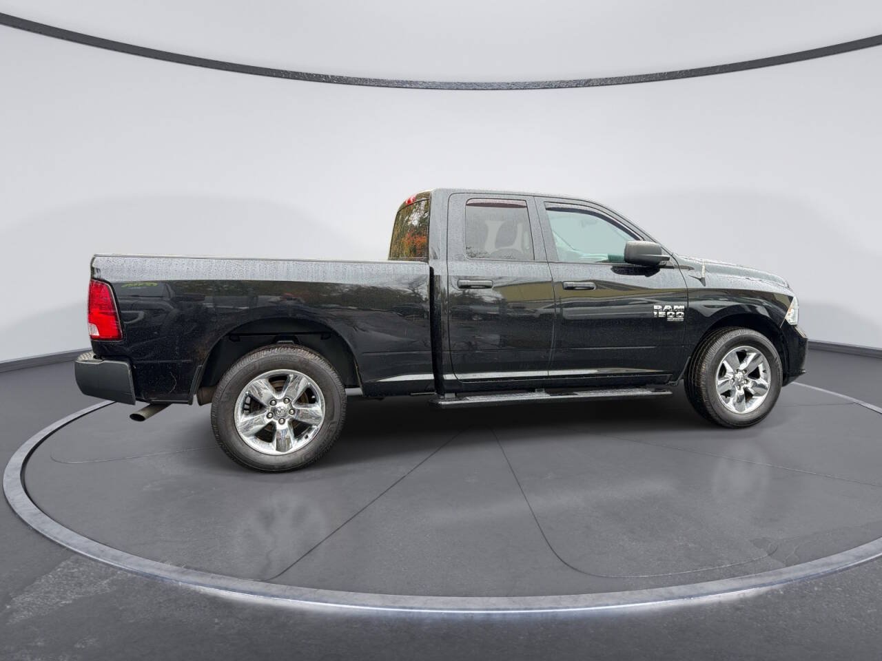 Used 2019 RAM 1500 Express w/ Express Value Package AWD/4WD image 4